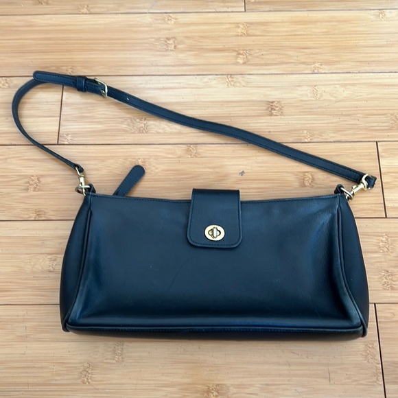 Coach Handbags - Coach black leather vintage twist lock bag